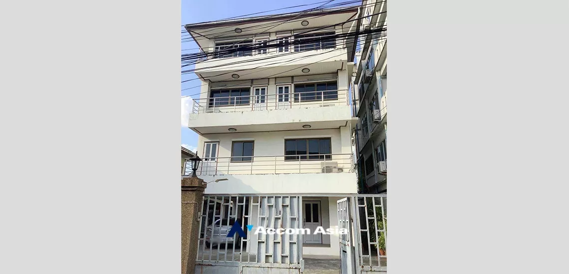  5 Bedrooms  House For Sale in Sathorn, Bangkok  near BTS Saint Louis (AA34085)