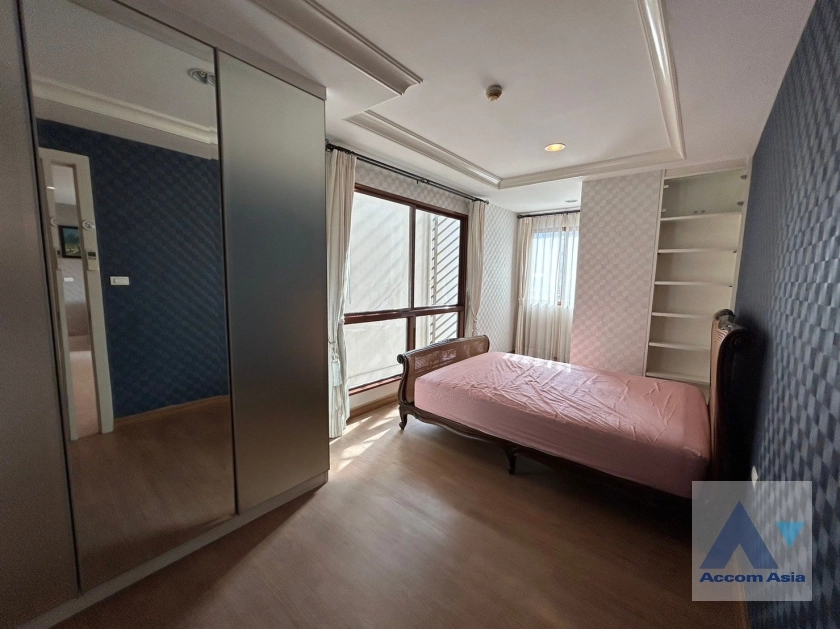 13  2 br Condominium For Rent in Ploenchit ,Bangkok BTS Ploenchit at The Crest Ruamrudee AA34089