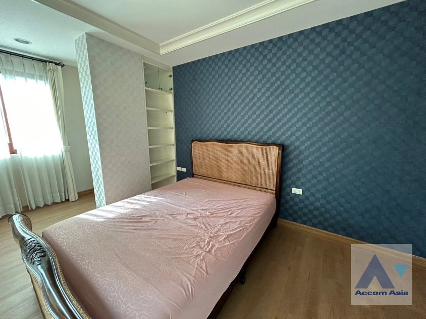 12  2 br Condominium For Rent in Ploenchit ,Bangkok BTS Ploenchit at The Crest Ruamrudee AA34089