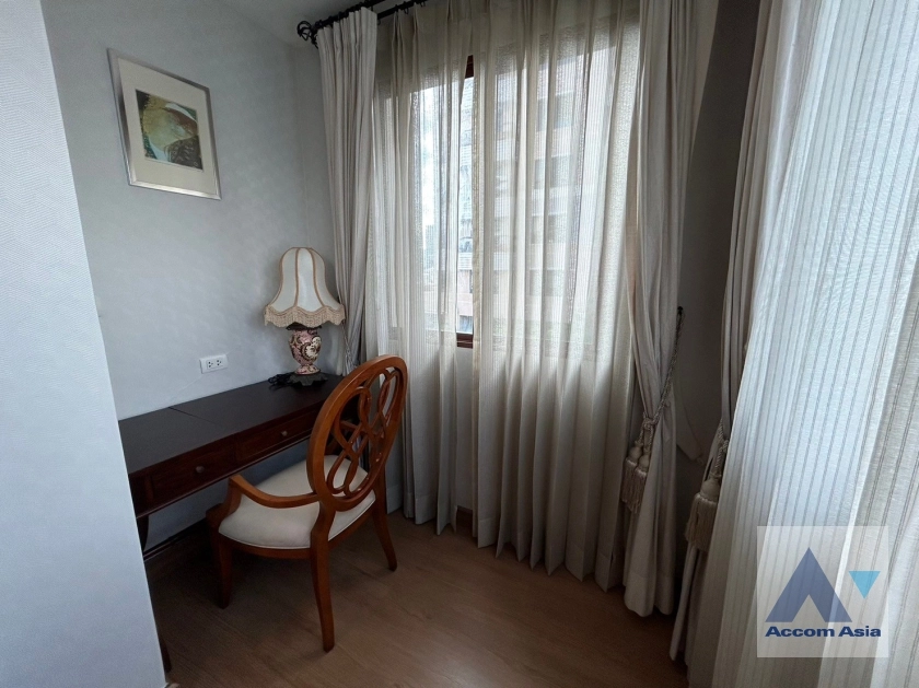7  2 br Condominium For Rent in Ploenchit ,Bangkok BTS Ploenchit at The Crest Ruamrudee AA34089