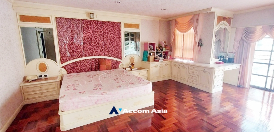 5  4 br Townhouse For Sale in Rama 3 ,Bangkok BRT Nararam 3 AA34103
