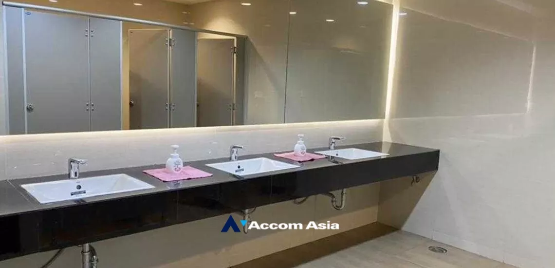 4  Office Space For Rent in Silom ,Bangkok MRT Sam Yan at Amigo Tower AA34126