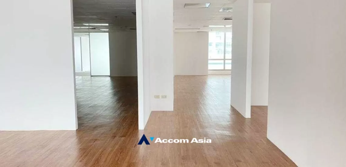  Office space For Rent in Silom, Bangkok  near MRT Sam Yan (AA34126)