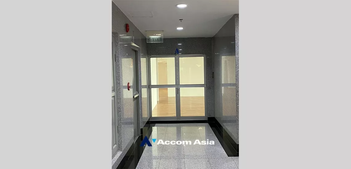 6  Office Space For Rent in Silom ,Bangkok MRT Sam Yan at Amigo Tower AA34126