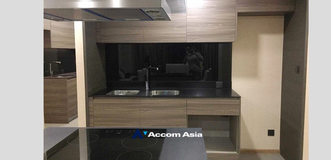 unit 2 Bedrooms  Condominium For Rent in Ploenchit, Bangkok  near BTS Chitlom (AA34133)