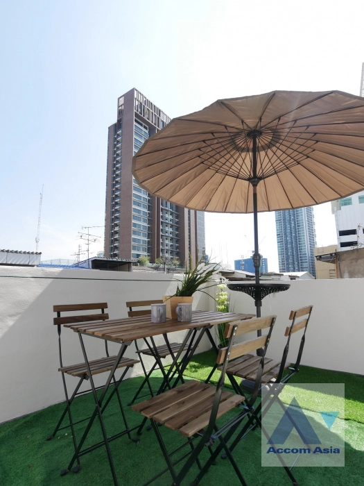 unit 2 Bedrooms  Townhouse For Rent in Sukhumvit, Bangkok  near BTS Phra khanong (AA34151)