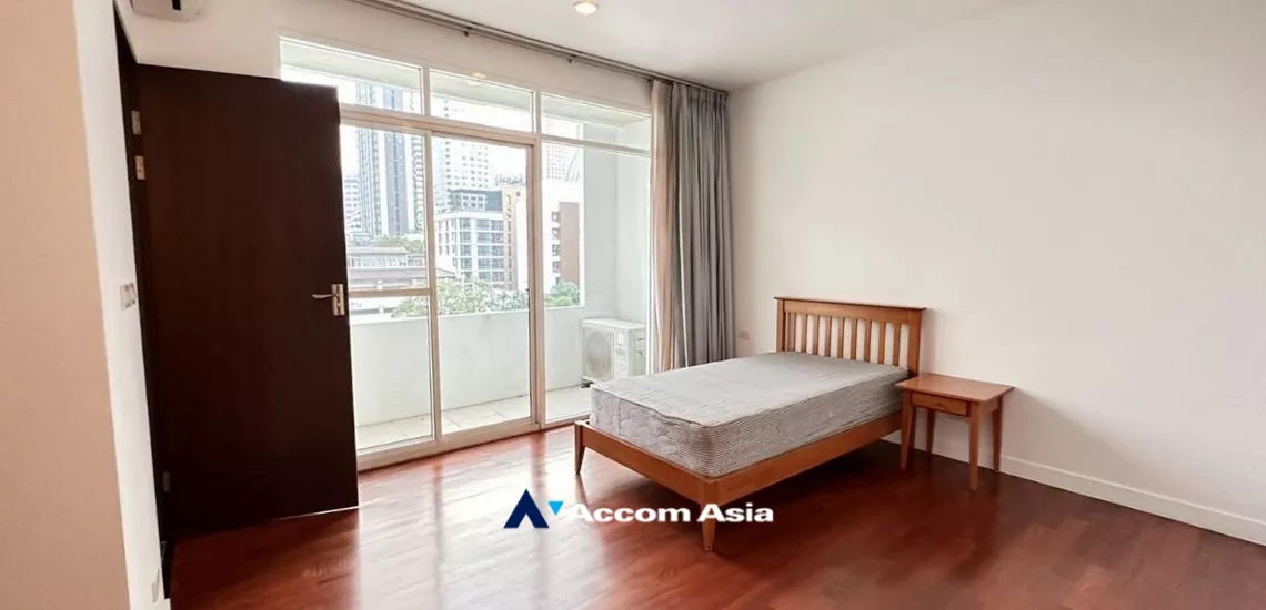  4 Bedrooms  Apartment For Rent in Sukhumvit, Bangkok  near BTS Asok - MRT Sukhumvit (AA34166)