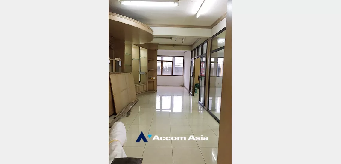  1  Building For Rent in Sukhumvit ,Bangkok BTS Phra khanong AA34182