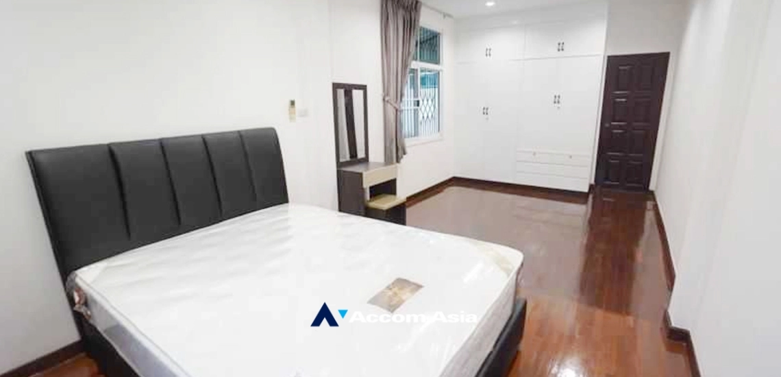 11  4 br Townhouse For Rent in Ratchadaphisek ,Bangkok MRT Rama 9 - MRT Thailand Cultural Center AA34187