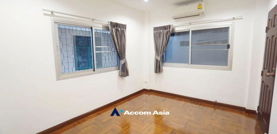 14  4 br Townhouse For Rent in Ratchadaphisek ,Bangkok MRT Rama 9 - MRT Thailand Cultural Center AA34187