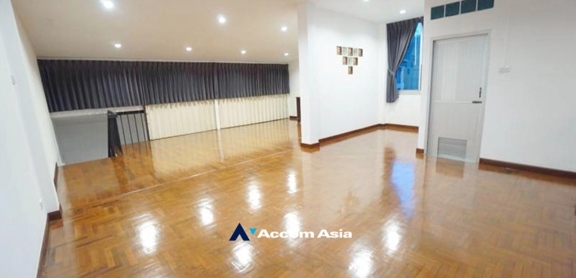 12  4 br Townhouse For Rent in Ratchadaphisek ,Bangkok MRT Rama 9 - MRT Thailand Cultural Center AA34187
