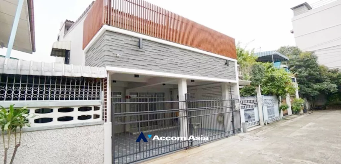 Home Office |  4 Bedrooms  Townhouse For Rent in Ratchadapisek, Bangkok  near MRT Rama 9 - MRT Thailand Cultural Center (AA34187)