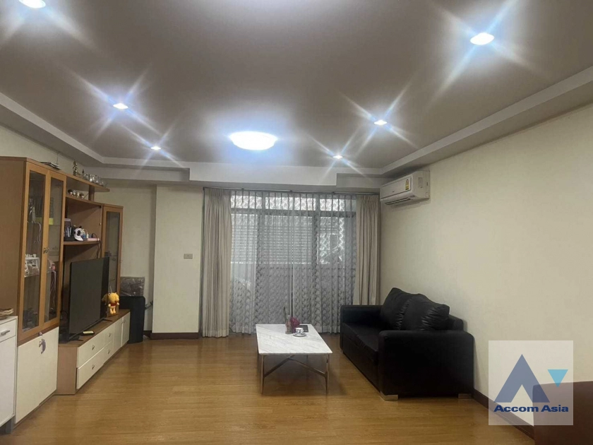 Royal Castle Sukhumvit 39 Condominium  2 Bedroom for Sale BTS Phrom Phong in Sukhumvit Bangkok