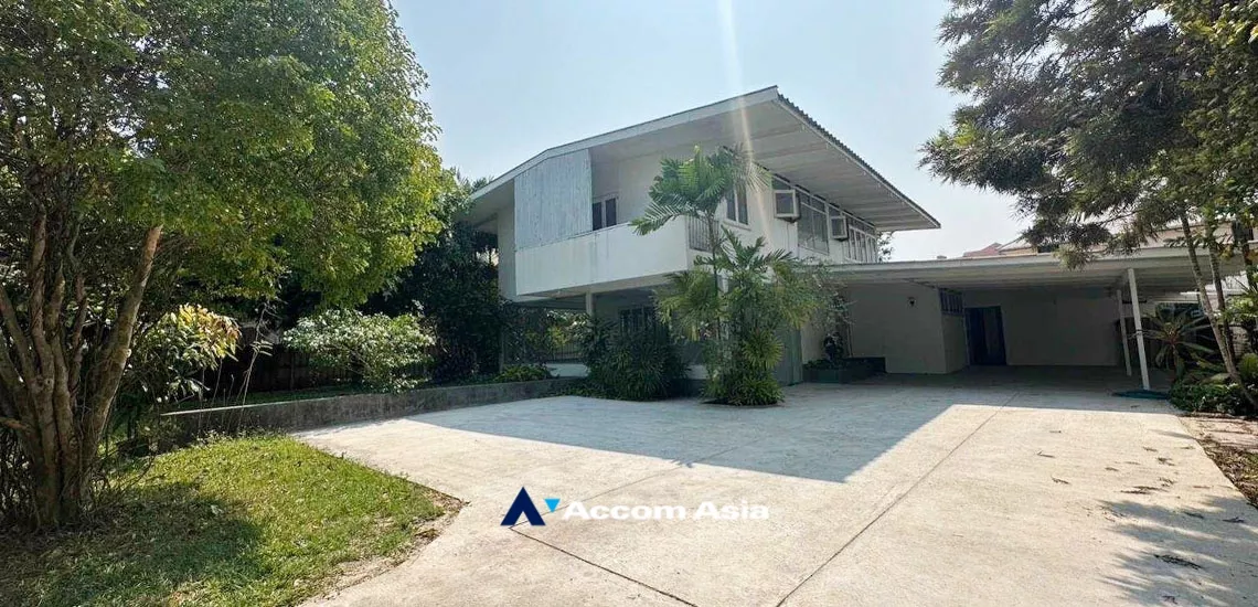 unitHome Office |  3 Bedrooms  House For Rent in Sukhumvit, Bangkok  near BTS Thong Lo (AA34210)