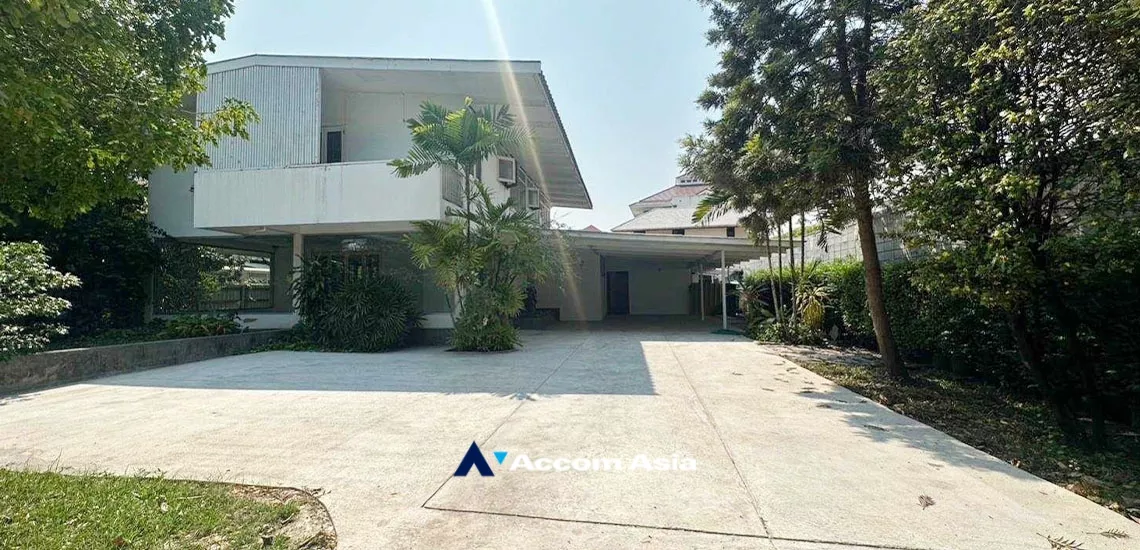 unitHome Office |  3 Bedrooms  House For Rent in Sukhumvit, Bangkok  near BTS Thong Lo (AA34210)