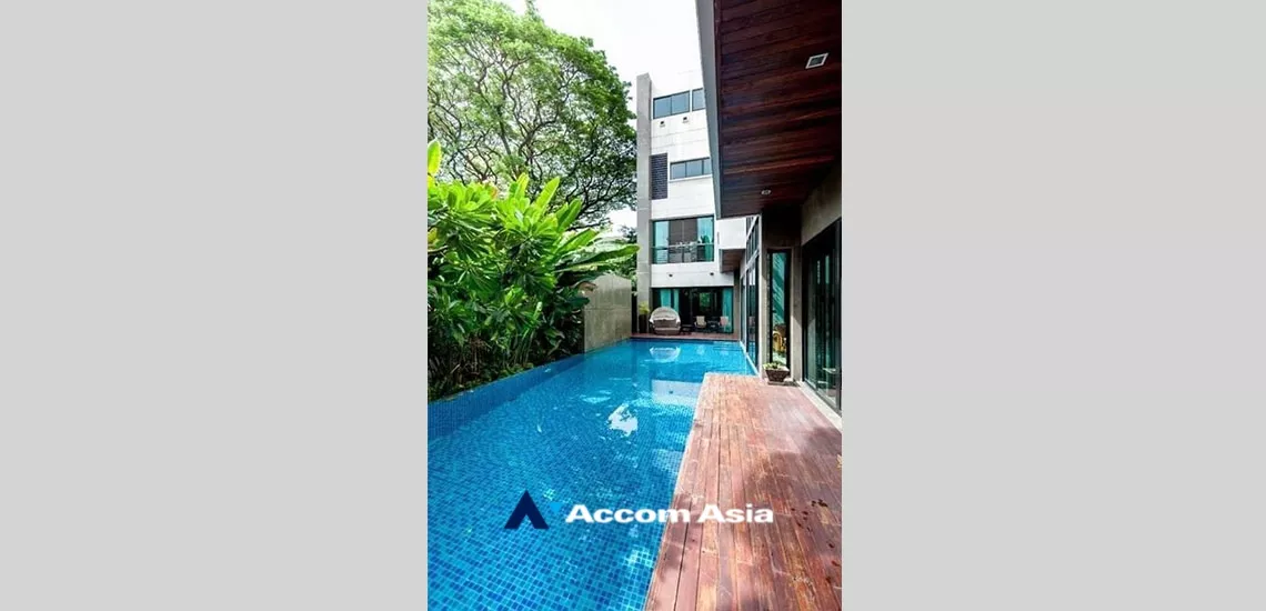  2  5 br House For Sale in sukhumvit ,Bangkok BTS Phrom Phong AA34231