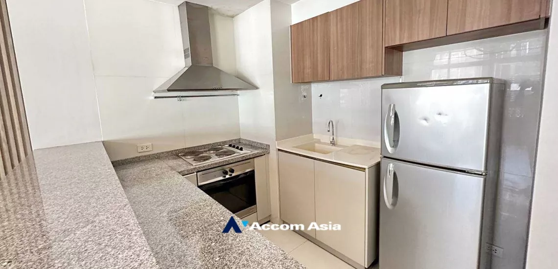  2 Bedrooms  Apartment For Rent in Ploenchit, Bangkok  near BTS Ploenchit (AA34232)