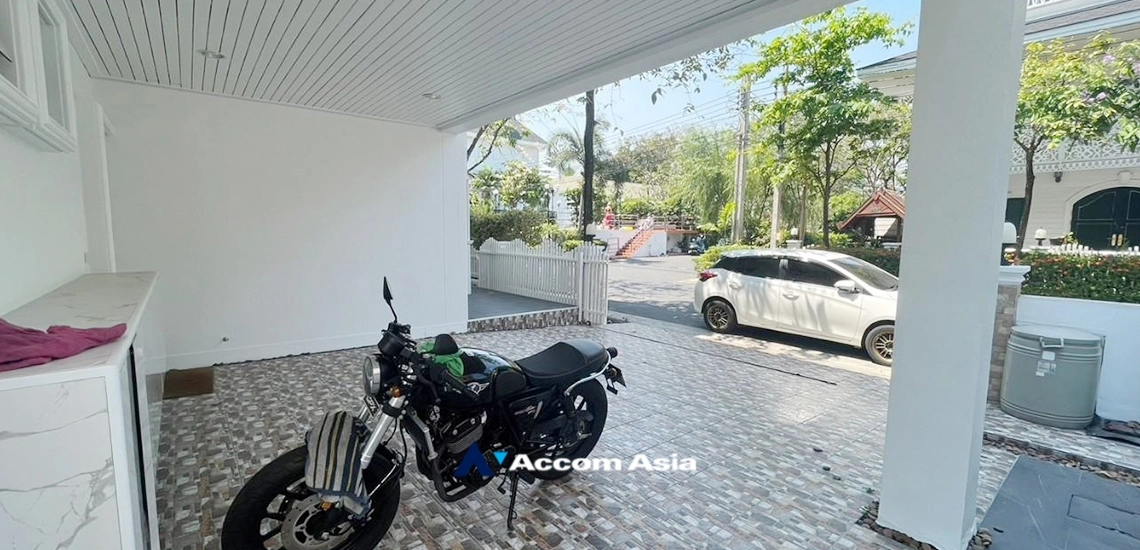 unit 3 Bedrooms  House For Rent in Bang Na, Bangkok  near BTS Bearing (AA34257)