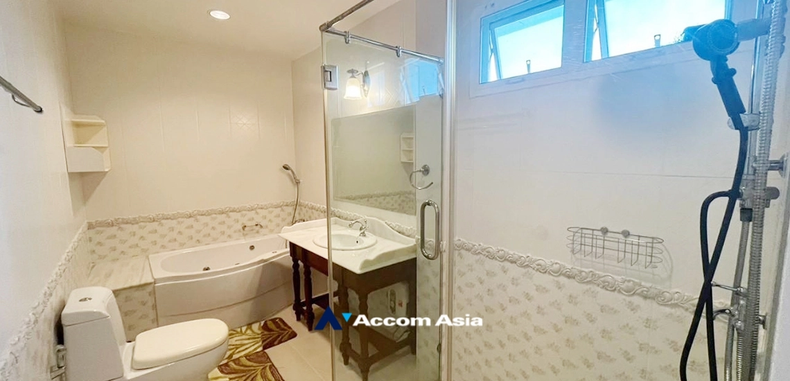 22  3 br House For Rent in Bang Na ,Bangkok BTS Bearing at Fantasia Villa 3  AA34257