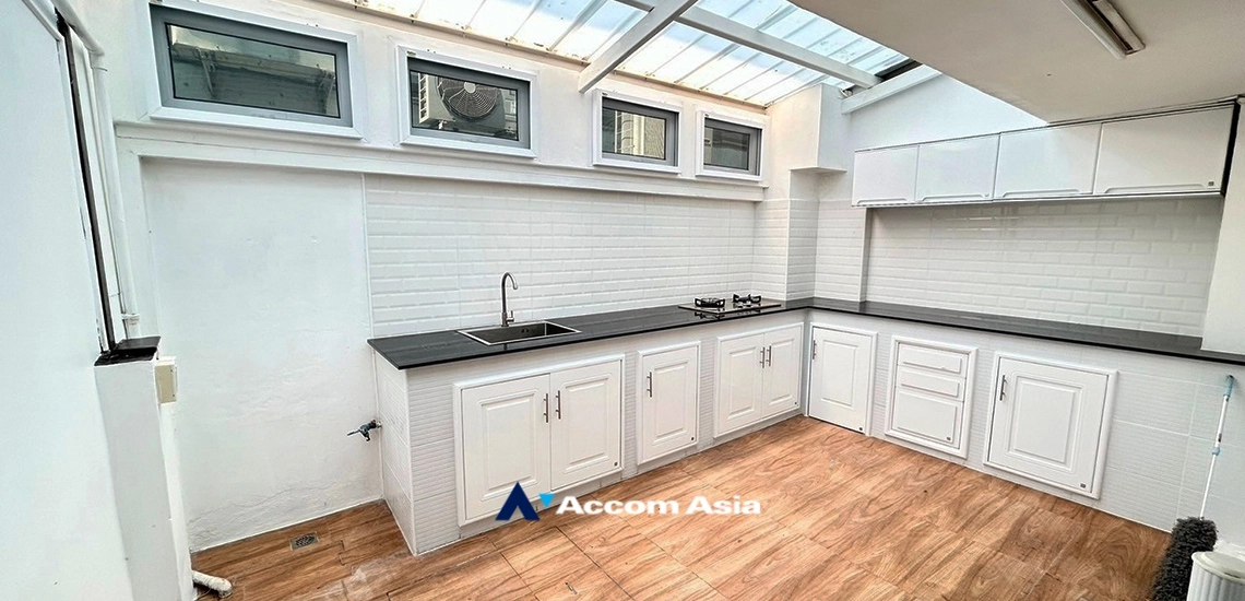 9  3 br Townhouse For Rent in Sukhumvit ,Bangkok BTS Thong Lo AA34265