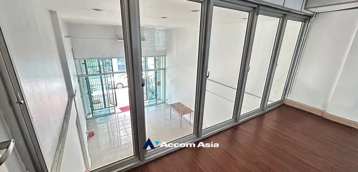 5  3 br Townhouse For Rent in sukhumvit ,Bangkok BTS Thong Lo AA34265