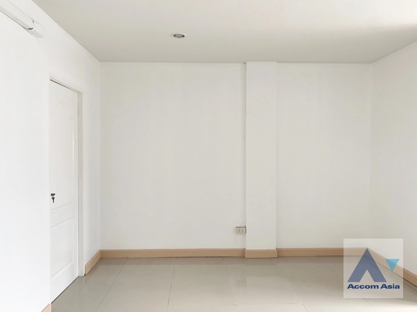 19  3 br Townhouse For Rent in Sukhumvit ,Bangkok BTS Thong Lo AA34265