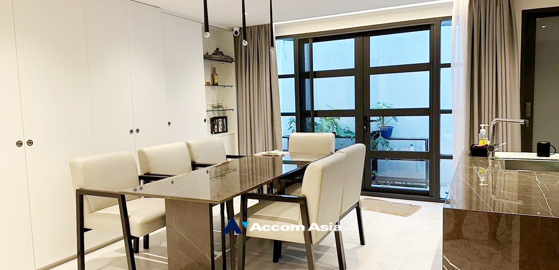 unit 2 Bedrooms  Townhouse For Rent in Sathorn, Bangkok  near BRT Nararam 3 (AA34274)