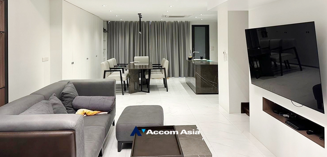 unit 2 Bedrooms  Townhouse For Rent in Sathorn, Bangkok  near BRT Nararam 3 (AA34274)