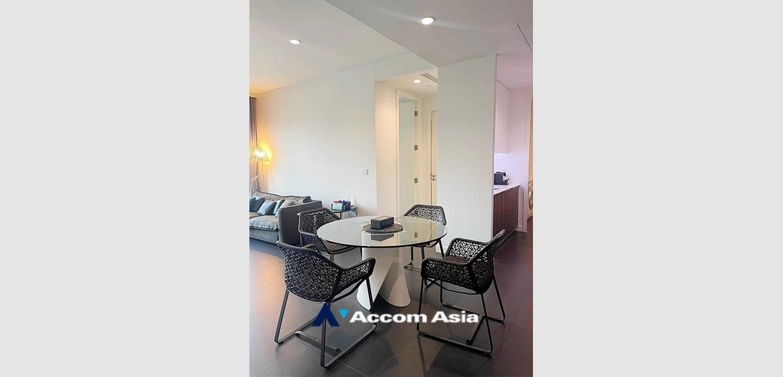  2 Bedrooms  Condominium For Rent in Ploenchit, Bangkok  near BTS Ratchadamri (AA34277)