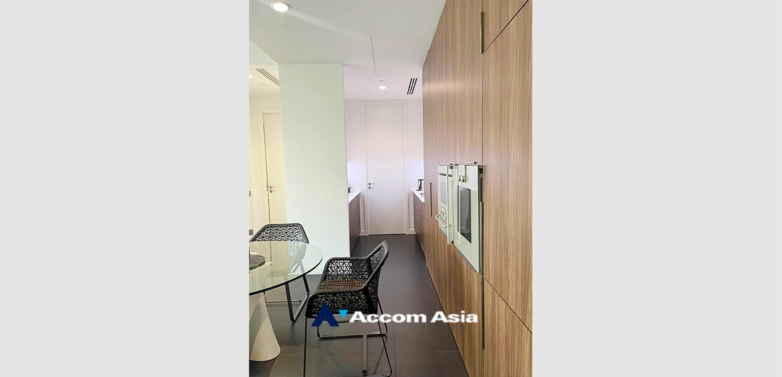  2 Bedrooms  Condominium For Rent in Ploenchit, Bangkok  near BTS Ratchadamri (AA34277)