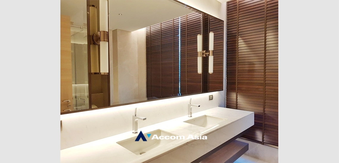 6  2 br Condominium For Rent in Ploenchit ,Bangkok BTS Chitlom at Sindhorn Residence AA34284