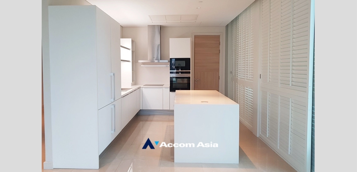 4  2 br Condominium For Rent in Ploenchit ,Bangkok BTS Chitlom at Sindhorn Residence AA34284