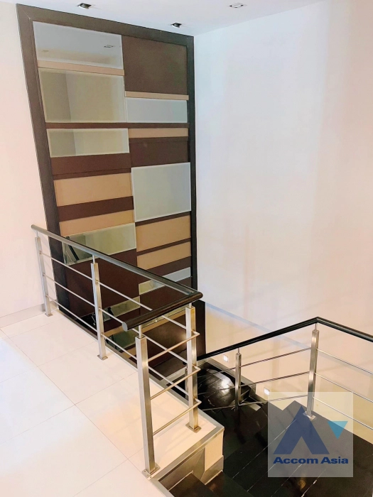 8  4 br House for rent and sale in Pattanakarn ,Bangkok  at Golden Nakara Onnut Motorway AA34286