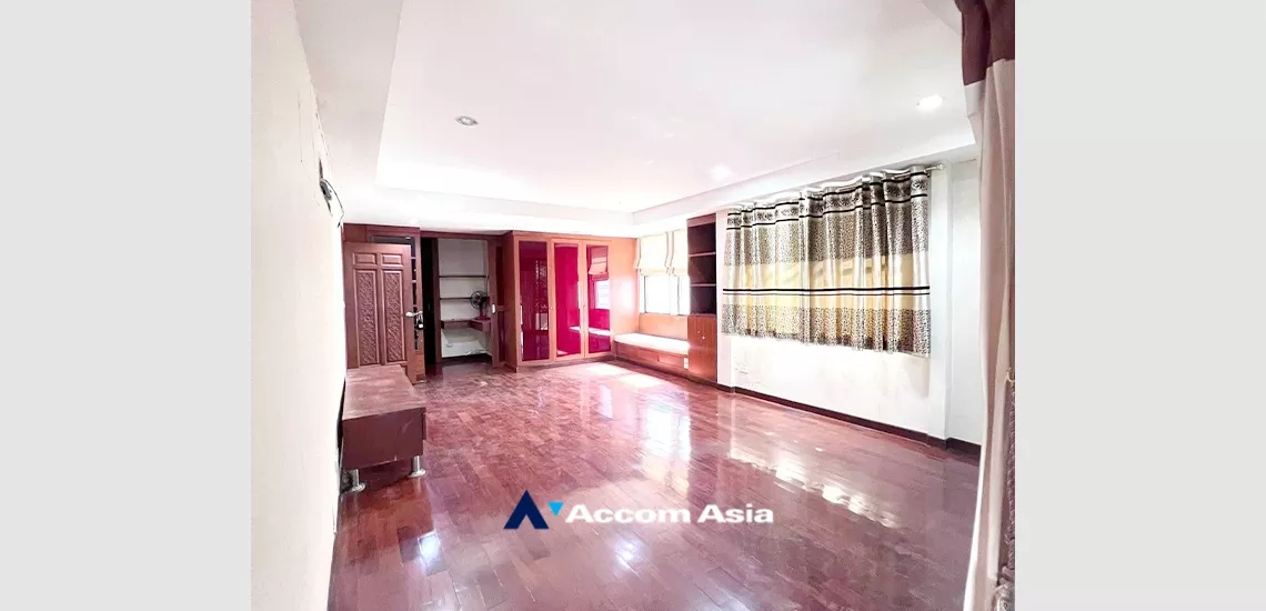 12  4 br House for rent and sale in ratchadapisek ,Bangkok BTS Thong Lo AA34374