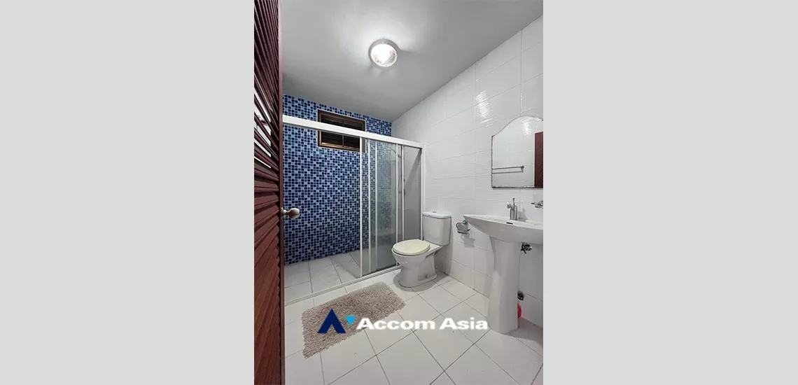 21  4 br House for rent and sale in Lat Phrao ,Bangkok BTS Thong Lo AA34374