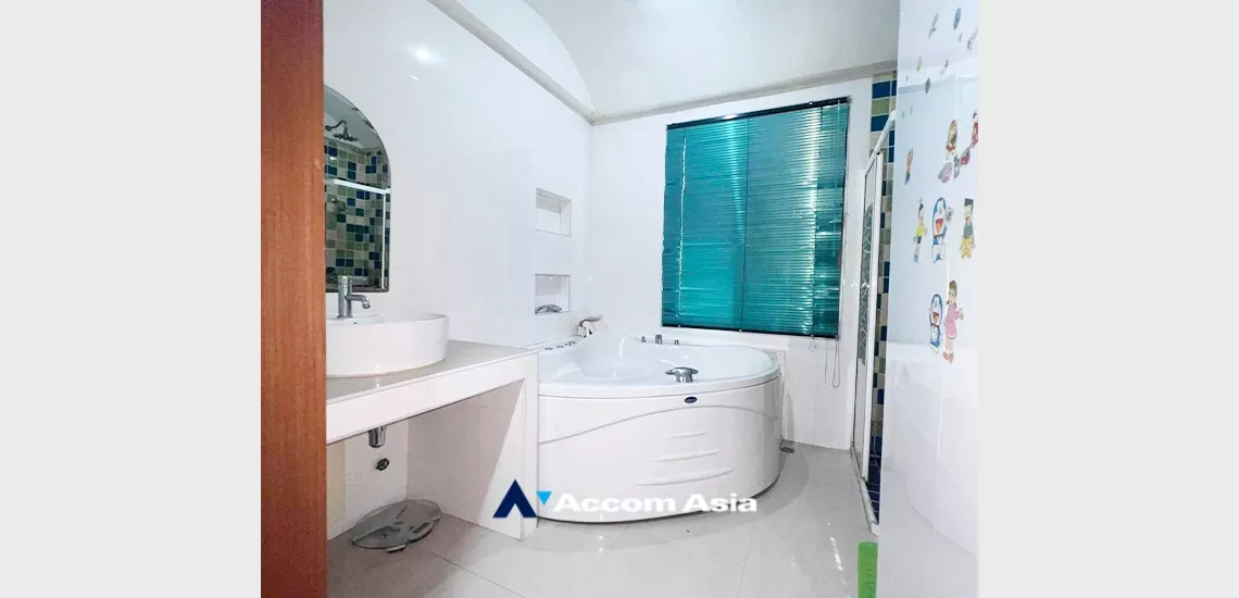 19  4 br House for rent and sale in Lat Phrao ,Bangkok BTS Thong Lo AA34374