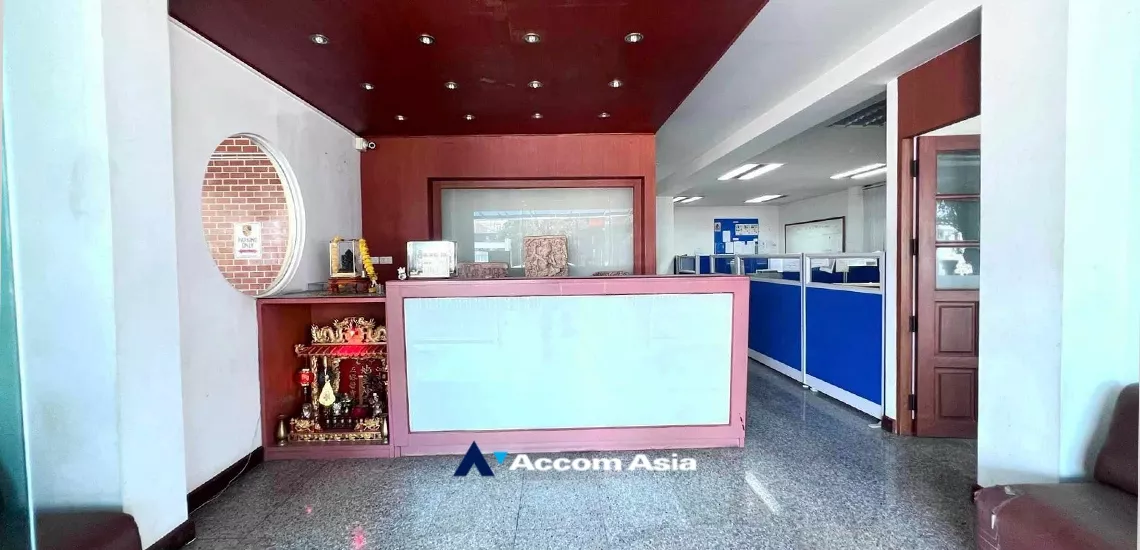  2  4 br House for rent and sale in Lat Phrao ,Bangkok BTS Thong Lo AA34374