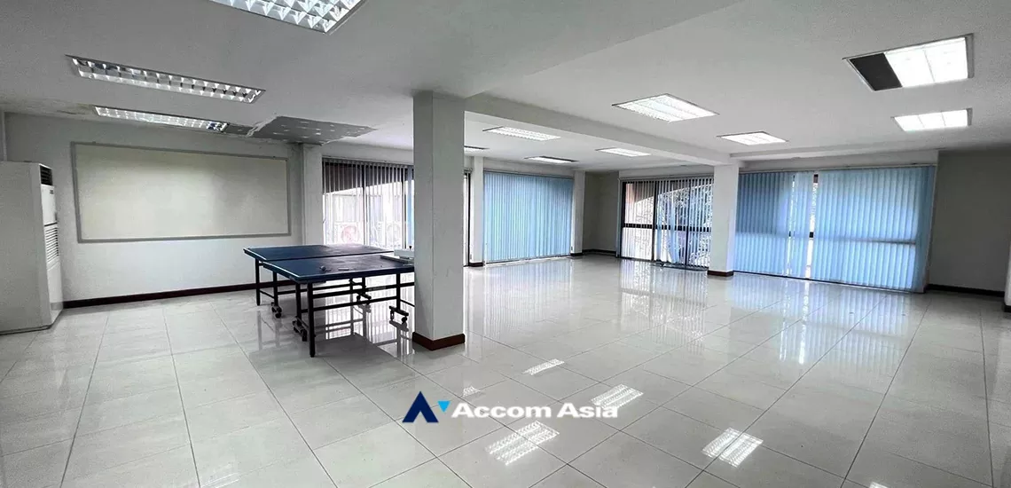  1  4 br House for rent and sale in Lat Phrao ,Bangkok BTS Thong Lo AA34374