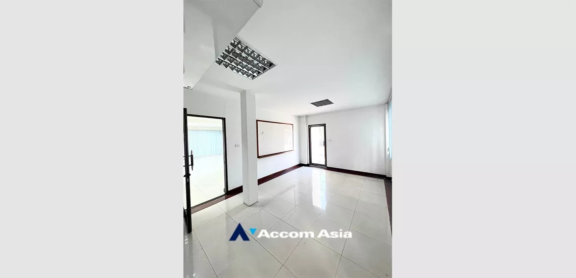 5  4 br House for rent and sale in ratchadapisek ,Bangkok BTS Thong Lo AA34374