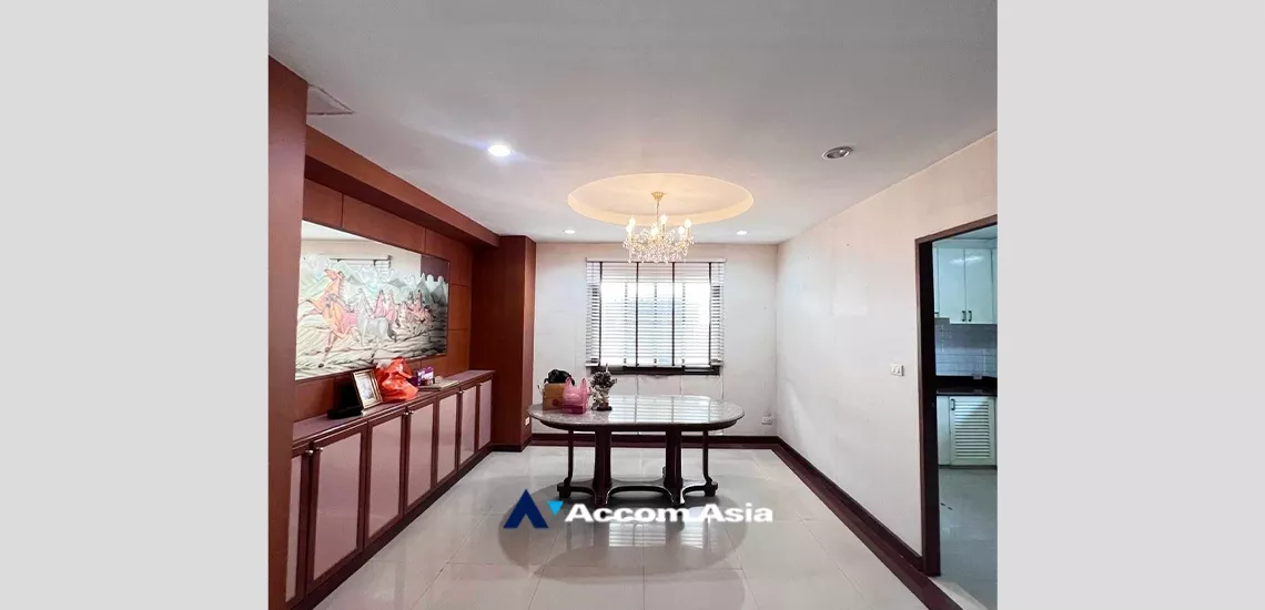 9  4 br House for rent and sale in ratchadapisek ,Bangkok BTS Thong Lo AA34374
