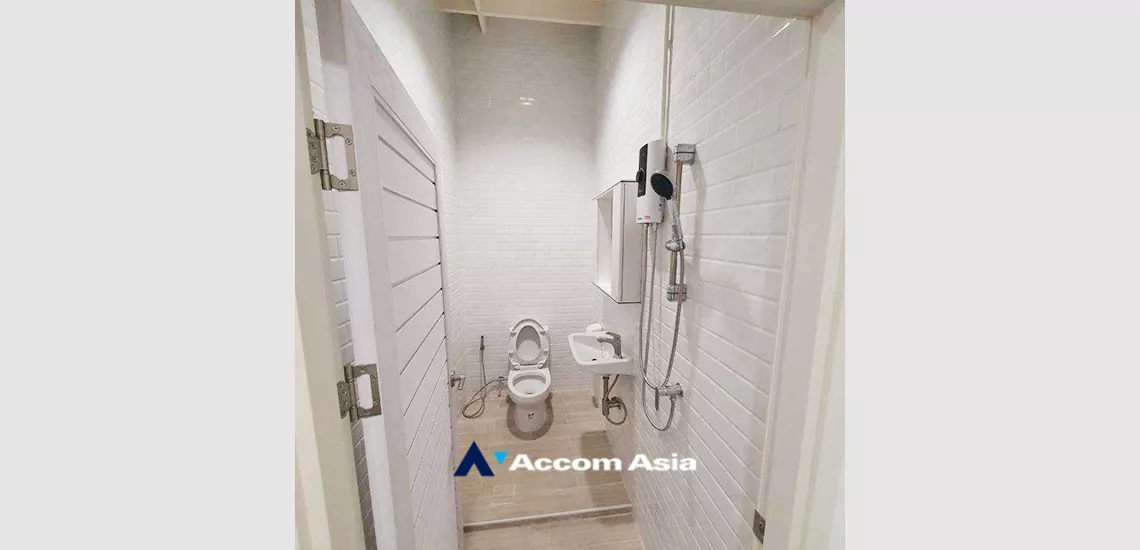 6  Shophouse for rent and sale in Sukhumvit ,Bangkok BTS Ekkamai AA34378