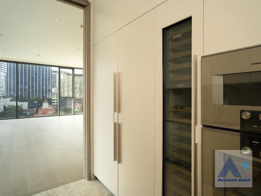 7  2 br Condominium For Sale in Ploenchit ,Bangkok BTS Chitlom at Scope Langsuan AA34397