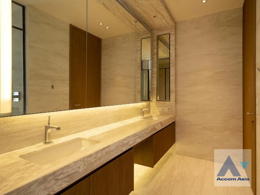 12  2 br Condominium For Sale in Ploenchit ,Bangkok BTS Chitlom at Scope Langsuan AA34397