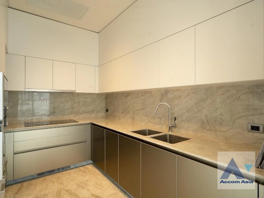 8  2 br Condominium For Sale in Ploenchit ,Bangkok BTS Chitlom at Scope Langsuan AA34397