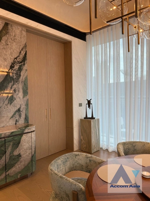 4  2 br Condominium For Sale in Ploenchit ,Bangkok BTS Chitlom at Scope Langsuan AA34397