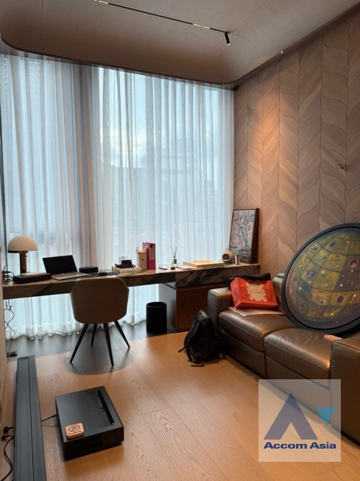 9  2 br Condominium For Sale in Ploenchit ,Bangkok BTS Chitlom at Scope Langsuan AA34397