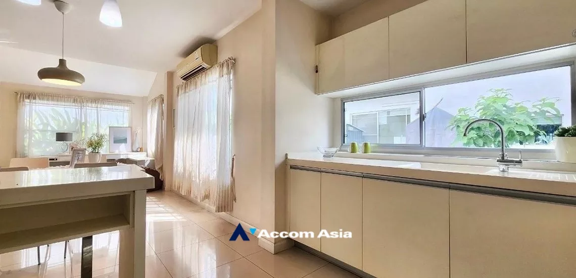 6  3 br House For Rent in pattanakarn ,Bangkok BTS On Nut AA34403