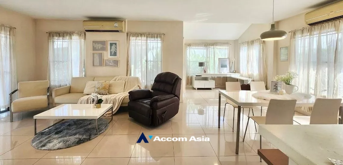  3 Bedrooms  House For Rent in Pattanakarn, Bangkok  near BTS On Nut (AA34403)