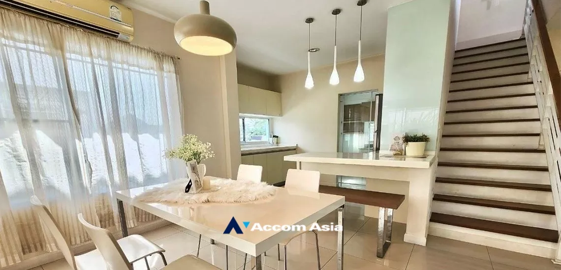  1  3 br House For Rent in pattanakarn ,Bangkok BTS On Nut AA34403