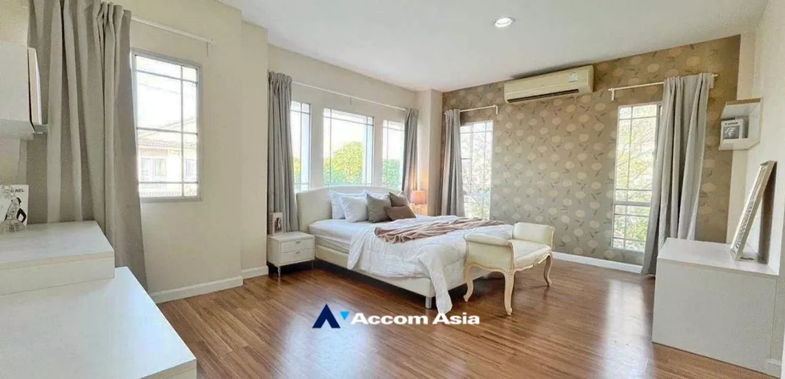 8  3 br House For Rent in pattanakarn ,Bangkok BTS On Nut AA34403